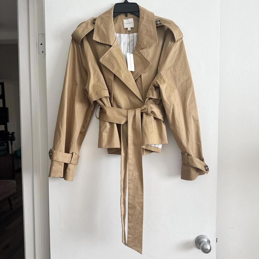 Women's Tan Coat THE CROPPED CHARLES TRENCH - Picture 5 of 8